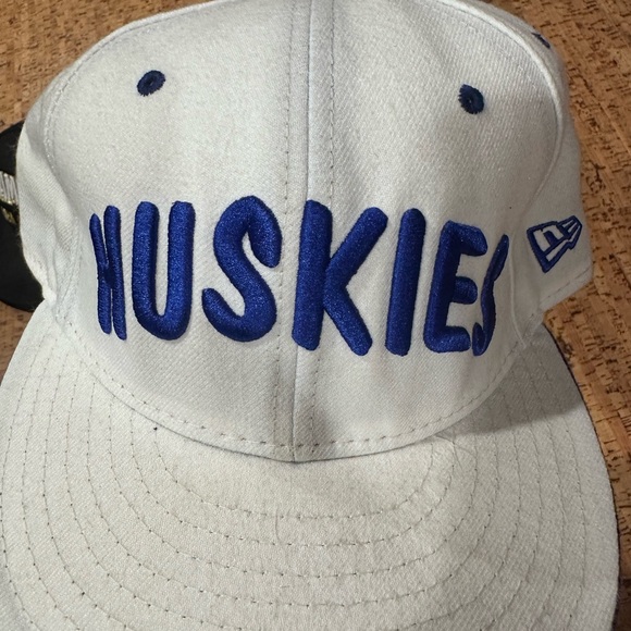 New Era Huakies Fitted 7 5/8 mens hat - Picture 1 of 3
